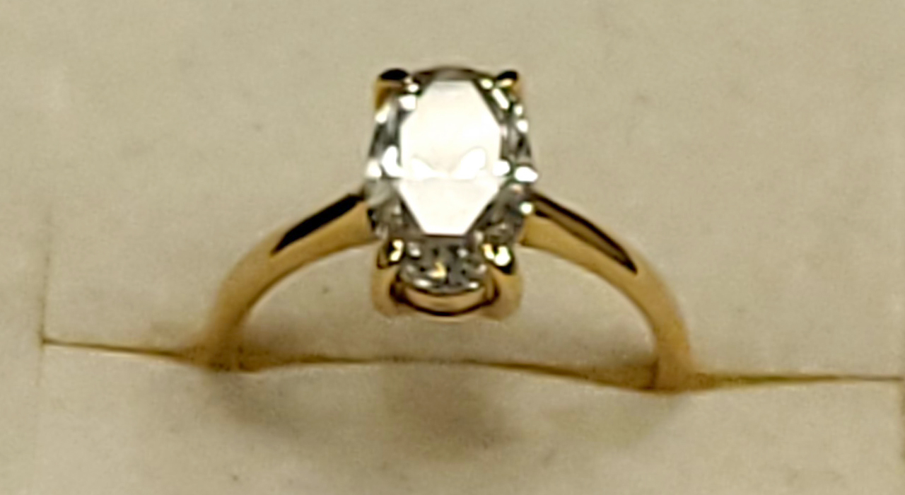 2nd Image of a N/A 18K YELLOW GOLD DIAMOND SOLITAIRE
