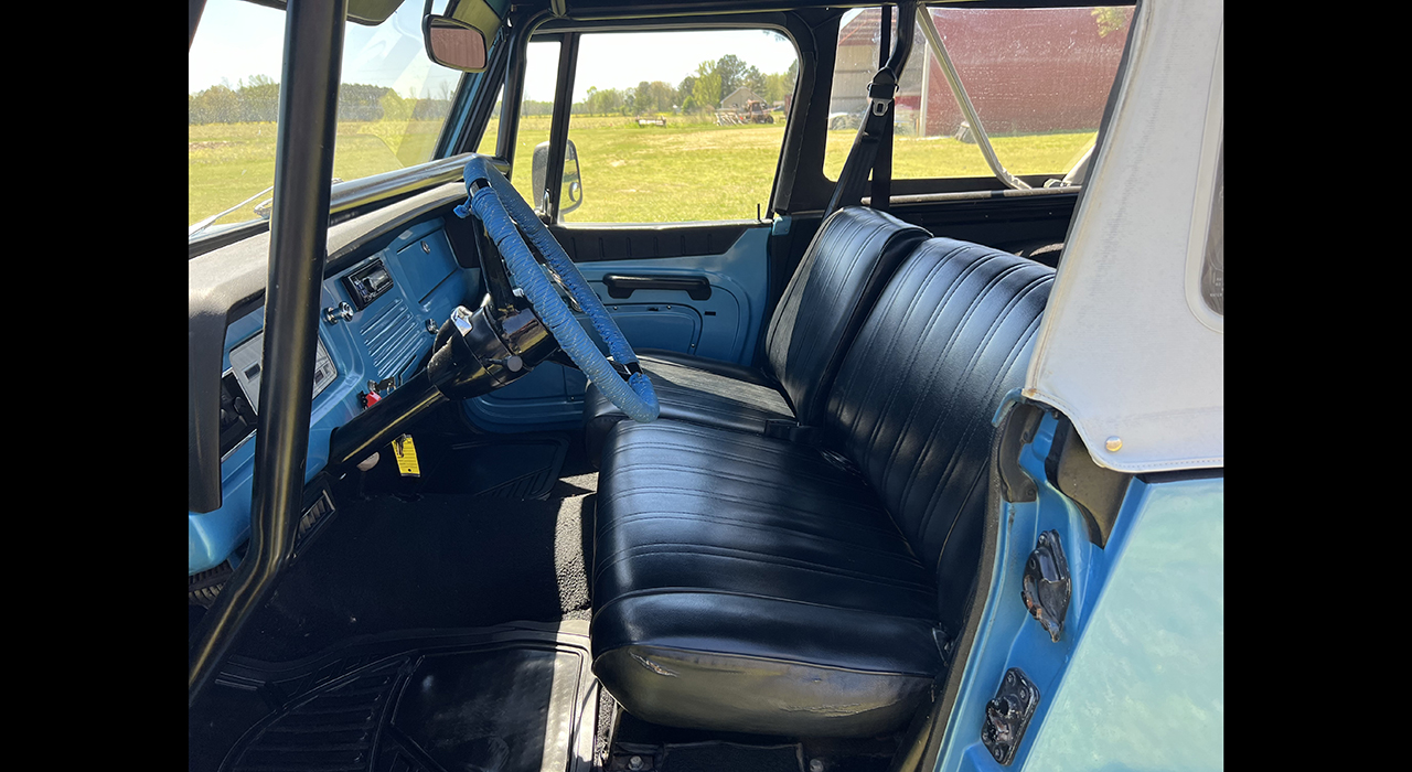 4th Image of a 1973 JEEP COMMANDO