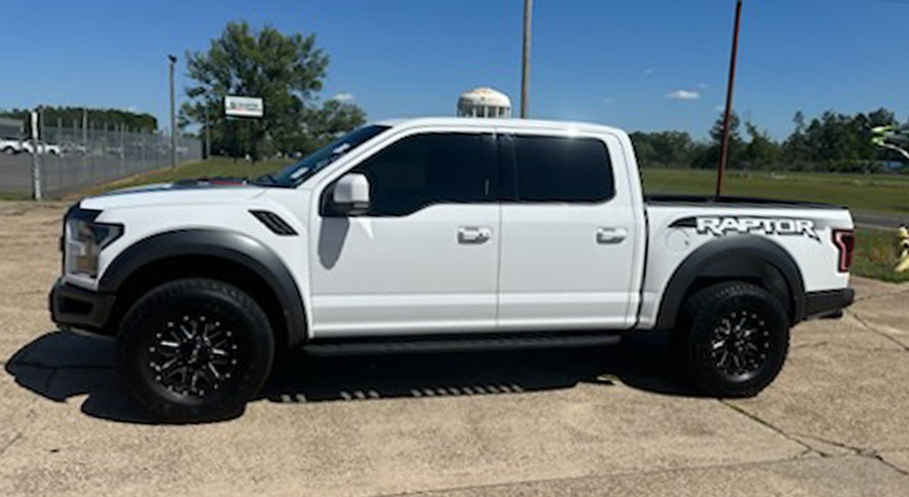 2nd Image of a 2017 FORD F-150 RAPTOR