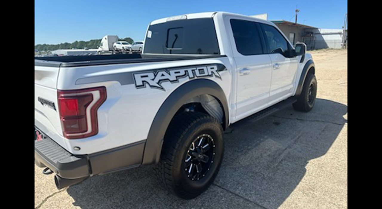 5th Image of a 2017 FORD F-150 RAPTOR