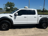 Image 3 of 7 of a 2017 FORD F-150 RAPTOR