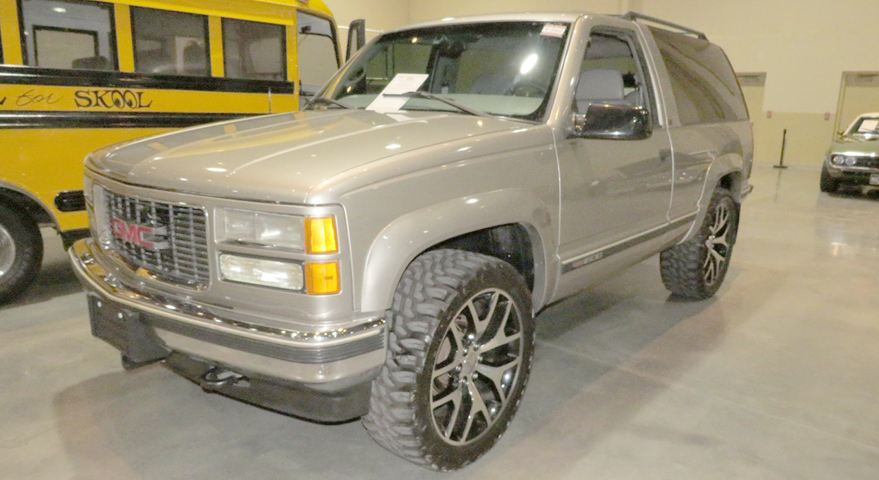 0th Image of a 1999 CHEVROLET TAHOE LT