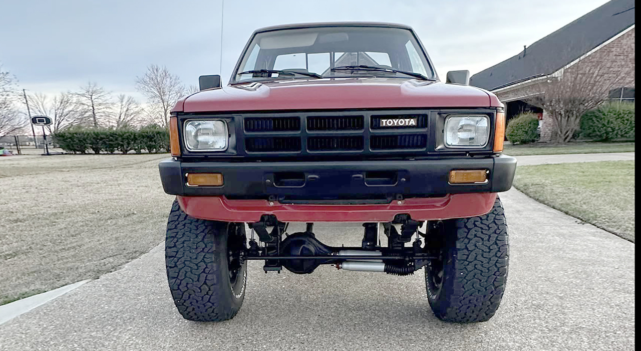 4th Image of a 1985 TOYOTA PICKUP DELUXE