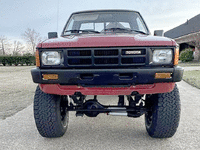 Image 5 of 16 of a 1985 TOYOTA PICKUP DELUXE