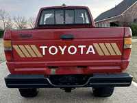 Image 6 of 16 of a 1985 TOYOTA PICKUP DELUXE