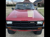 Image 7 of 16 of a 1985 TOYOTA PICKUP DELUXE