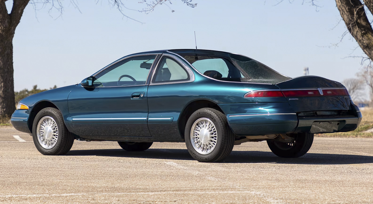 2nd Image of a 1993 LINCOLN MARK VIII