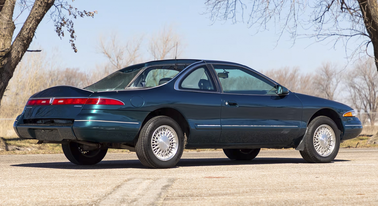 3rd Image of a 1993 LINCOLN MARK VIII