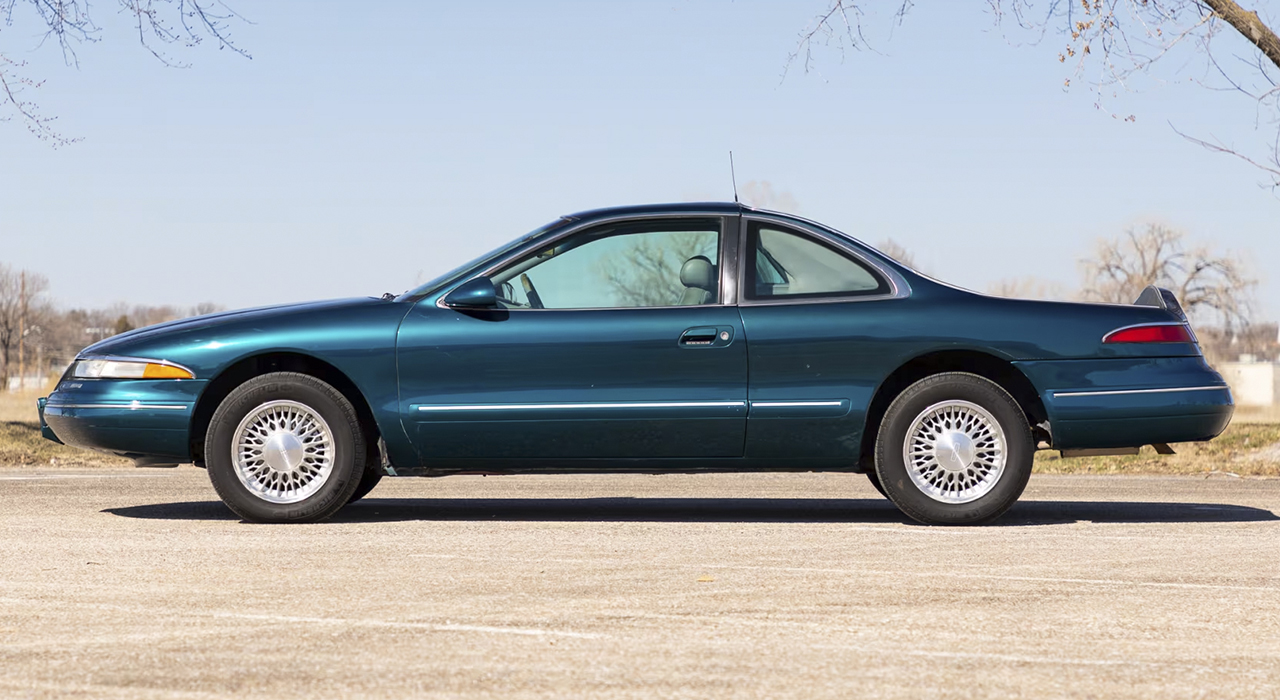 4th Image of a 1993 LINCOLN MARK VIII