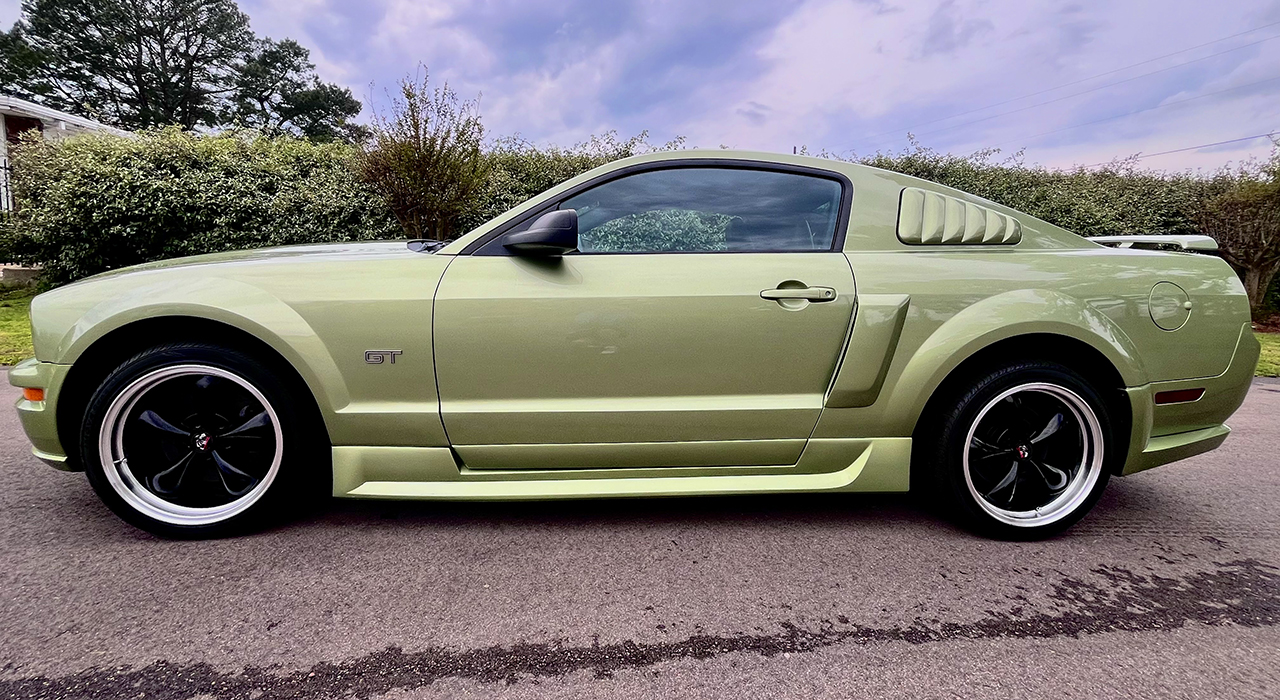 1st Image of a 2005 FORD MUSTANG GT