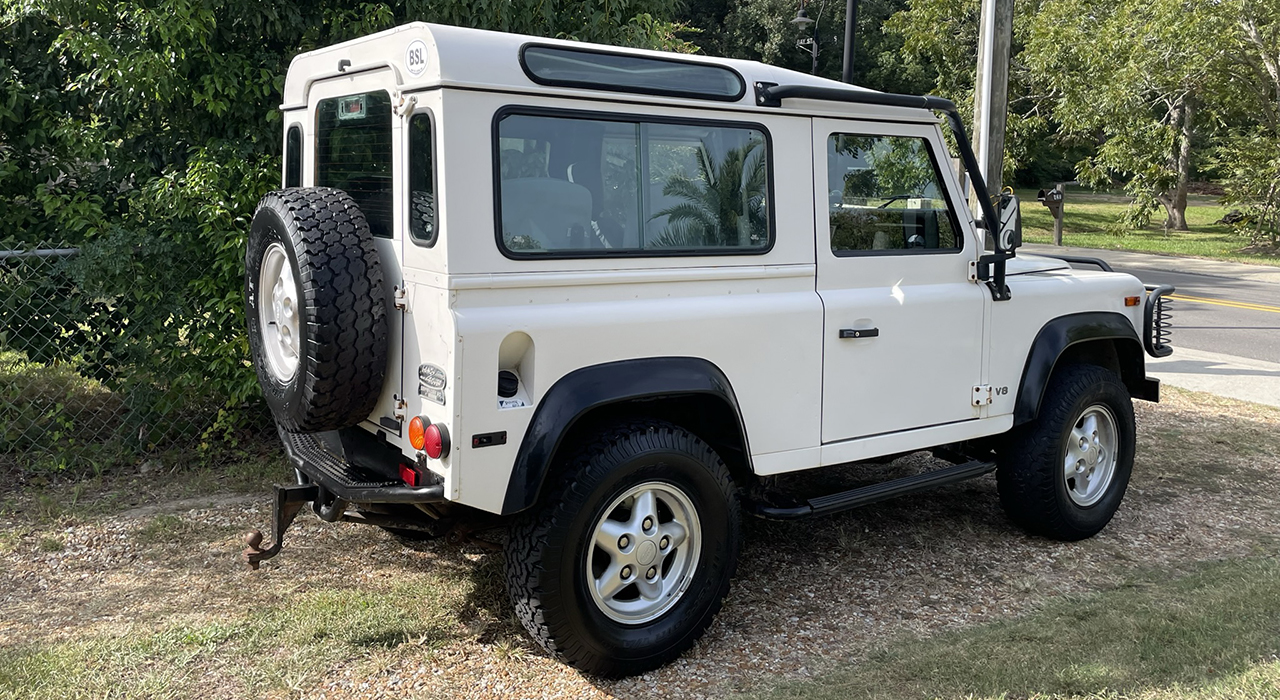 2nd Image of a 1997 LAND ROVER DEFENDER 90
