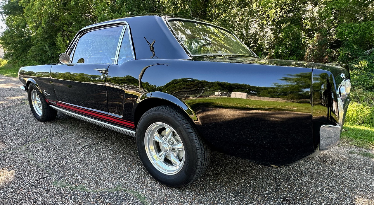 2nd Image of a 1965 FORD MUSTANG