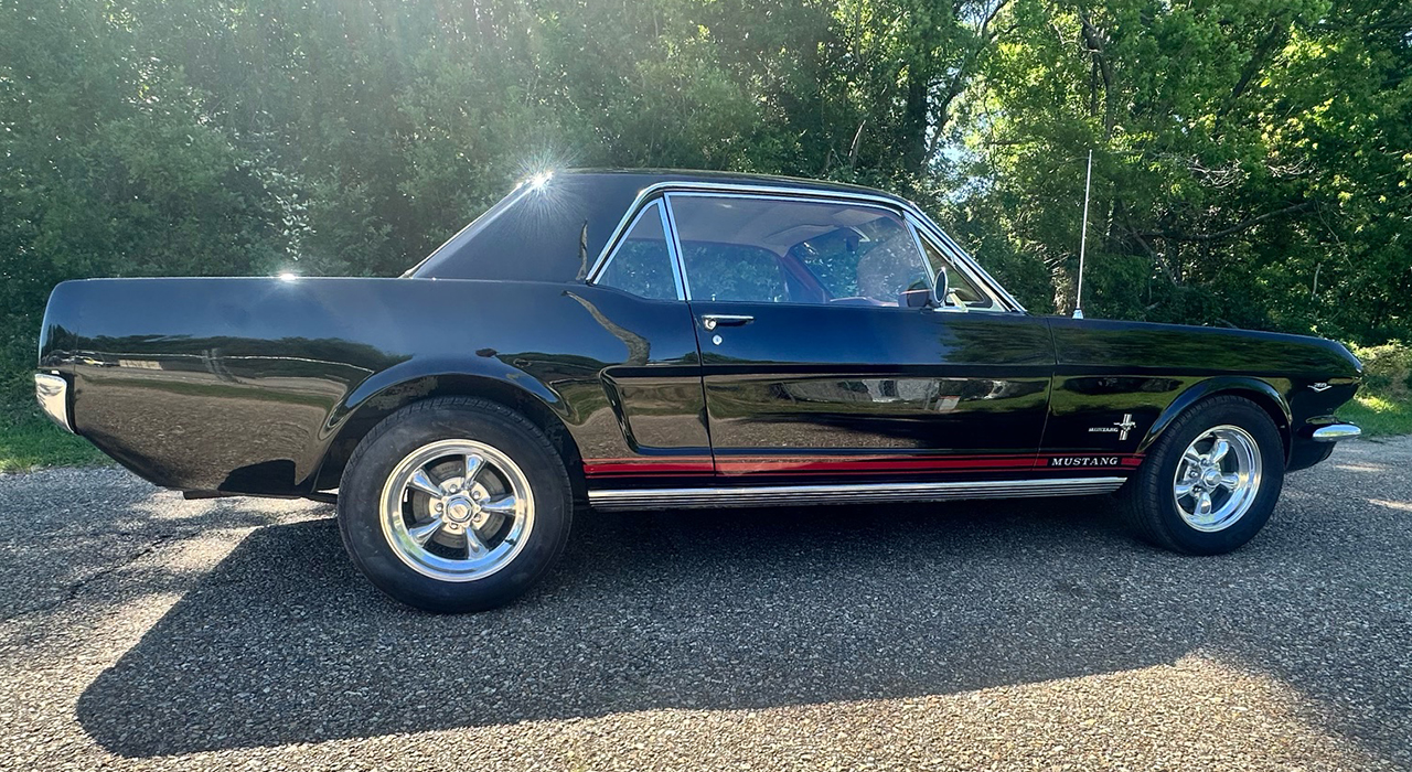 3rd Image of a 1965 FORD MUSTANG