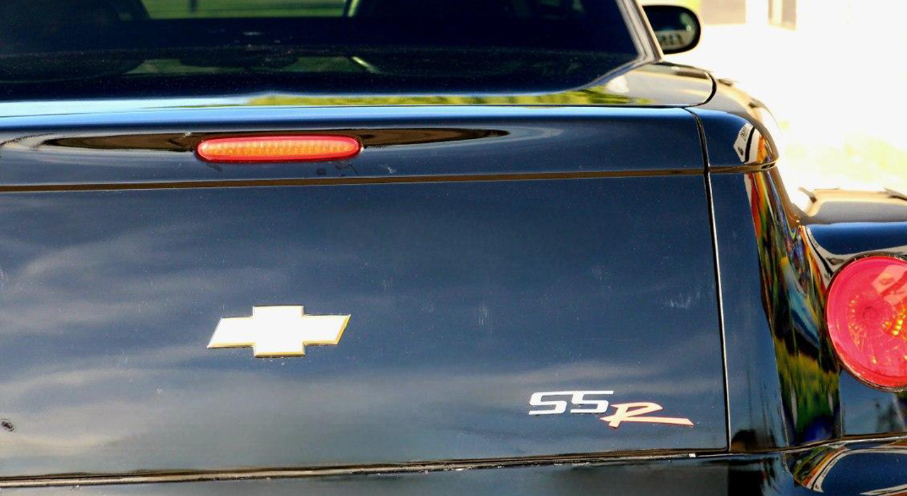 3rd Image of a 2006 CHEVROLET SSR