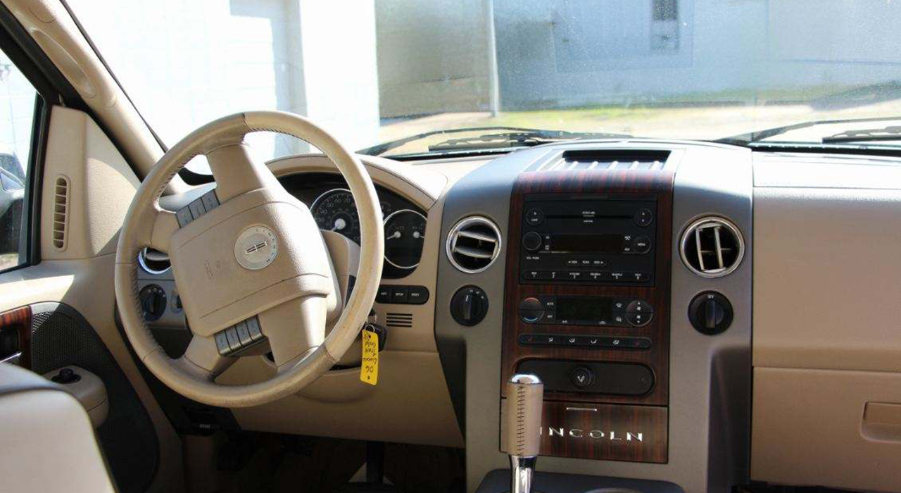 8th Image of a 2006 LINCOLN MARK LT