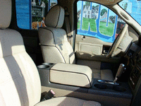 Image 7 of 10 of a 2006 LINCOLN MARK LT