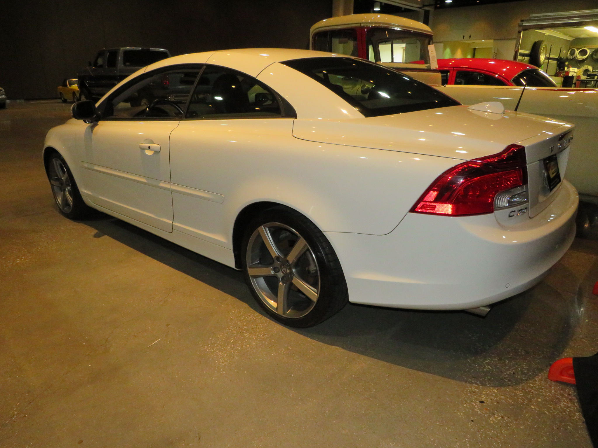 1st Image of a 2011 VOLVO C70 T5