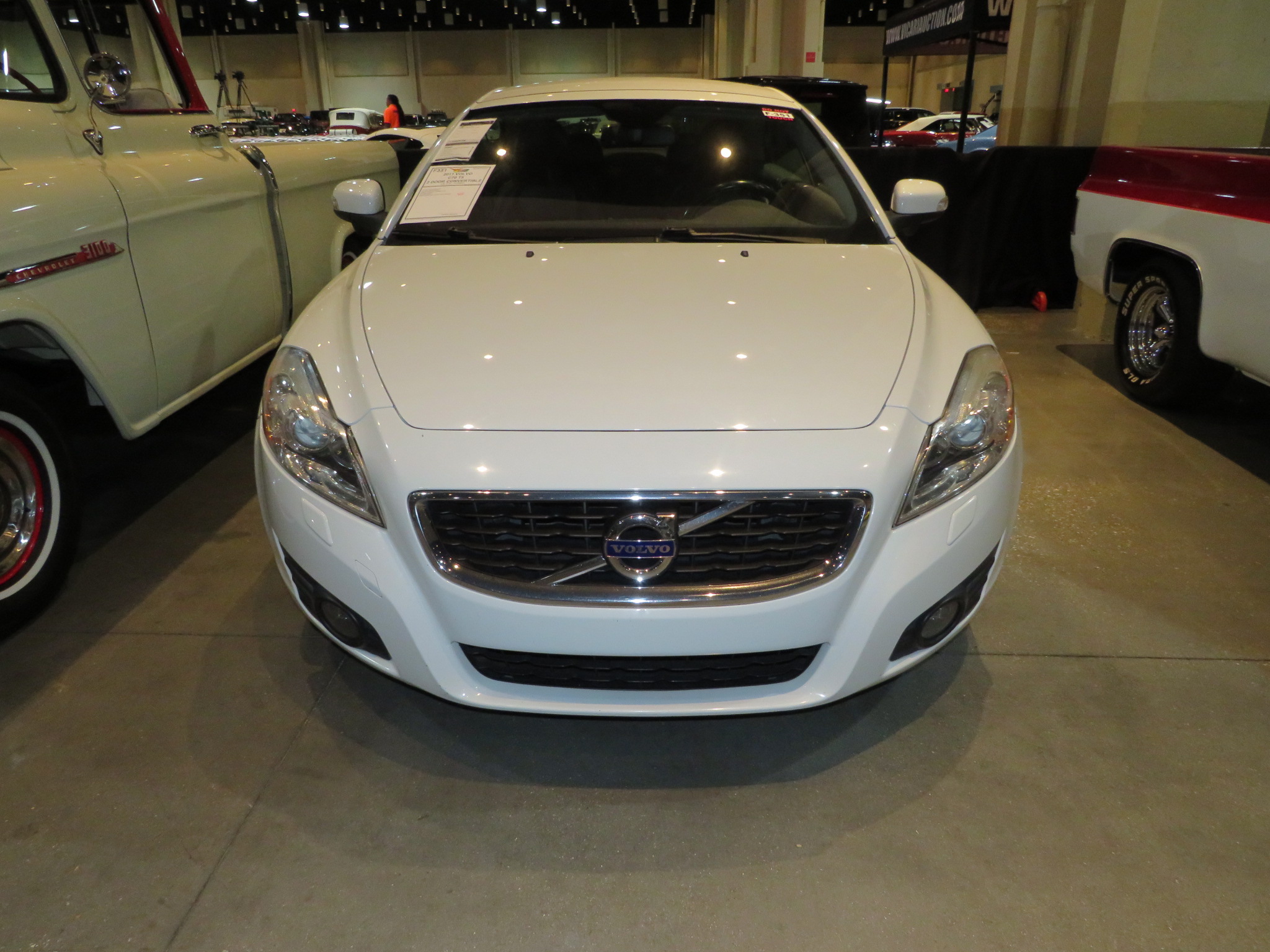 2nd Image of a 2011 VOLVO C70 T5