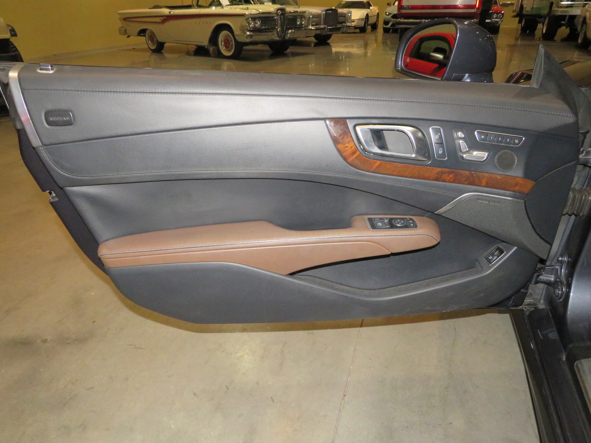 8th Image of a 2013 MERCEDES-BENZ SL-CLASS SL550