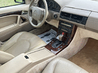 Image 21 of 31 of a 1998 MERCEDES-BENZ SL-CLASS SL500