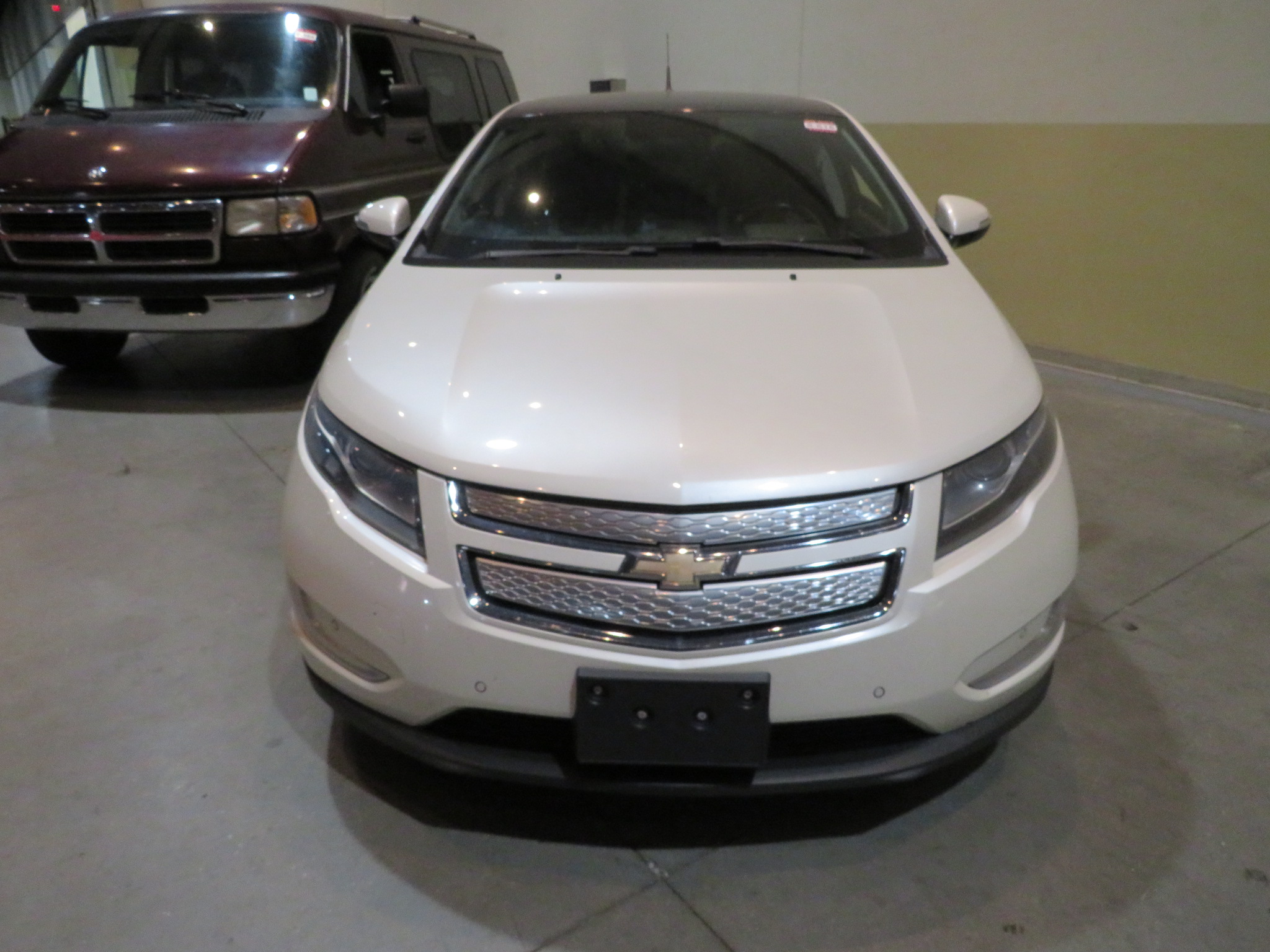 2nd Image of a 2012 CHEVROLET VOLT PLUGIN HYBRID