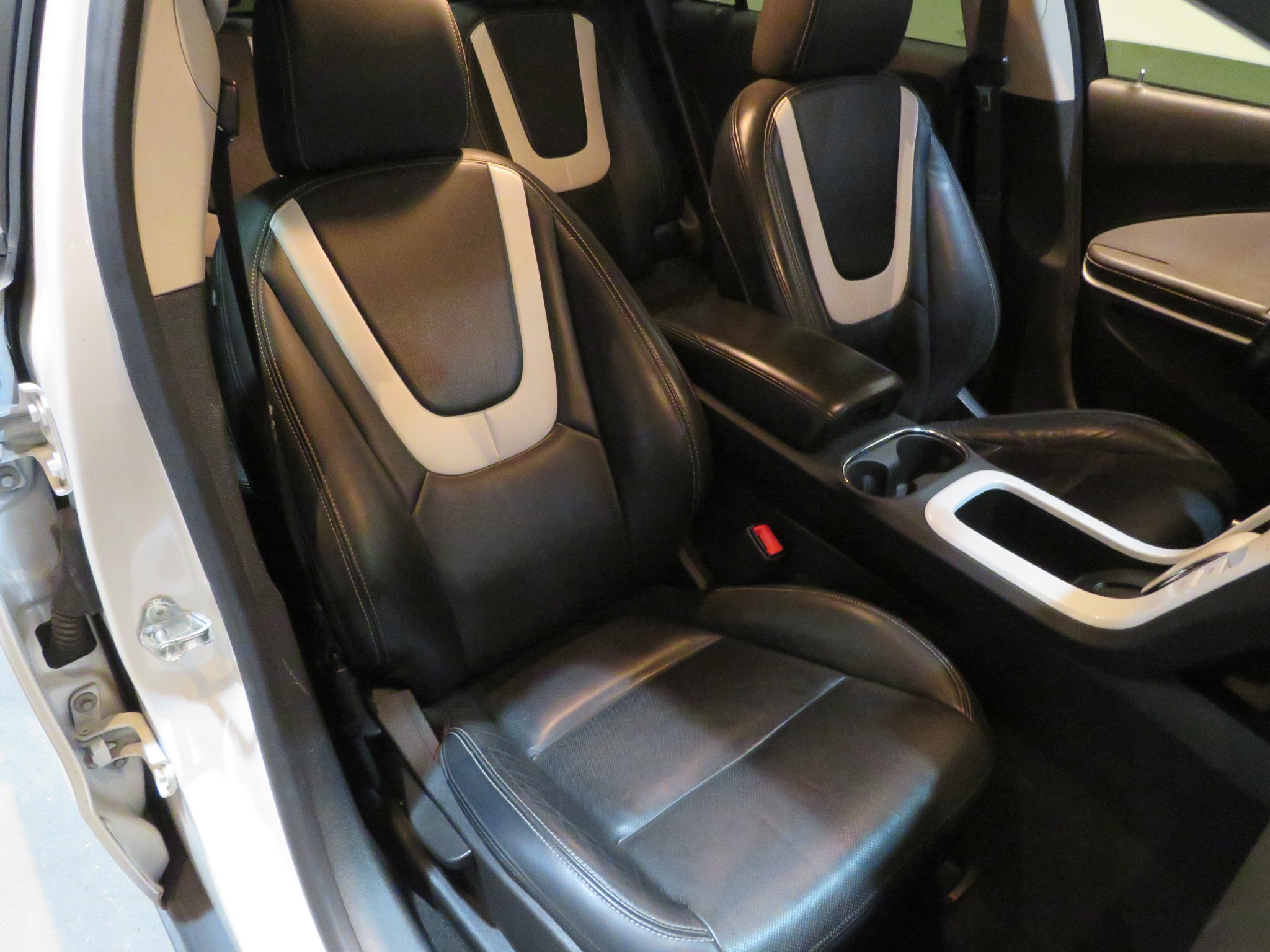 7th Image of a 2012 CHEVROLET VOLT PLUGIN HYBRID