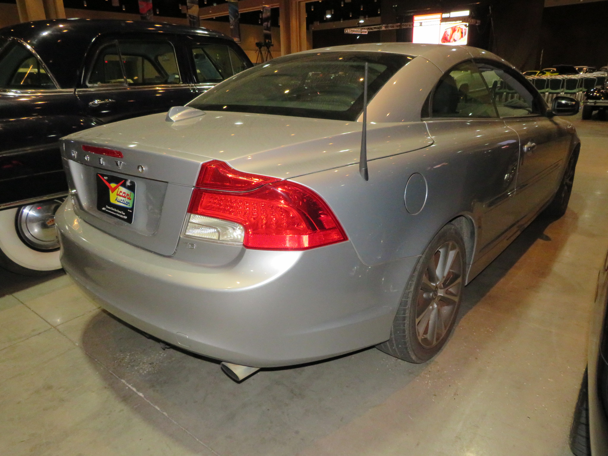 1st Image of a 2011 VOLVO C70 T5