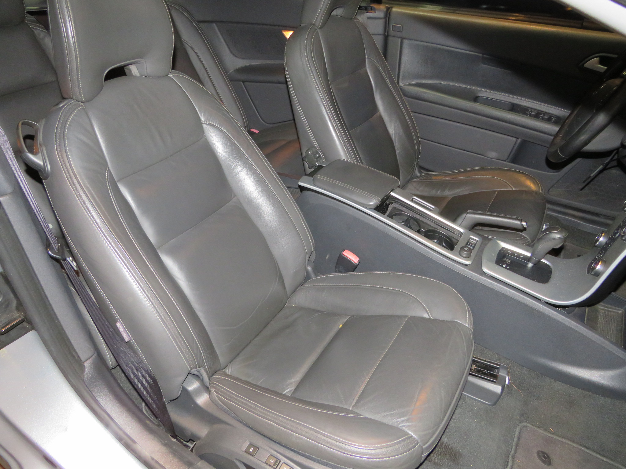 7th Image of a 2011 VOLVO C70 T5