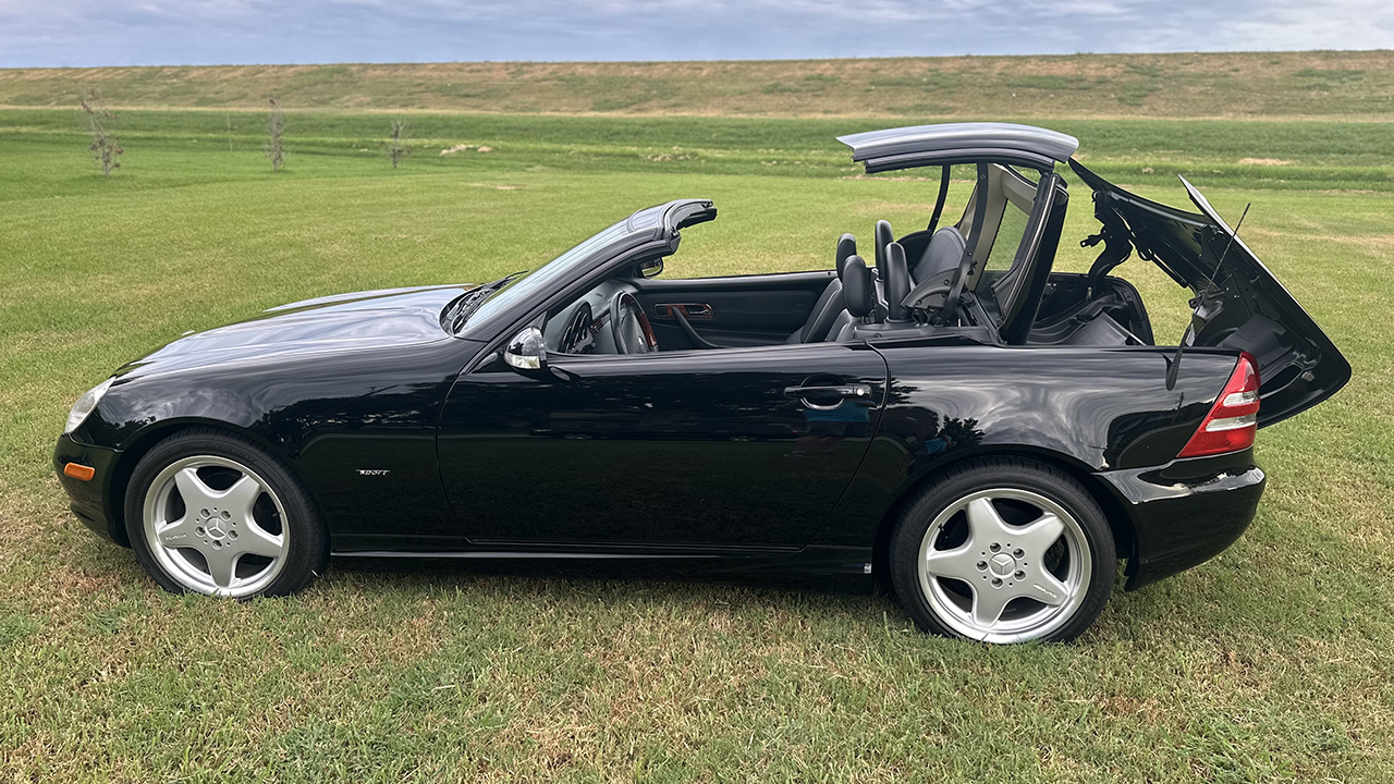 12th Image of a 2001 MERCEDES-BENZ SLK 320