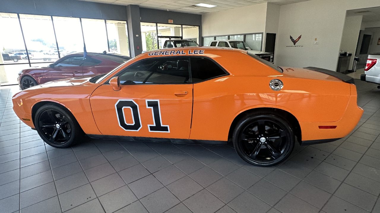 3rd Image of a 2014 DODGE CHALLENGER R/T
