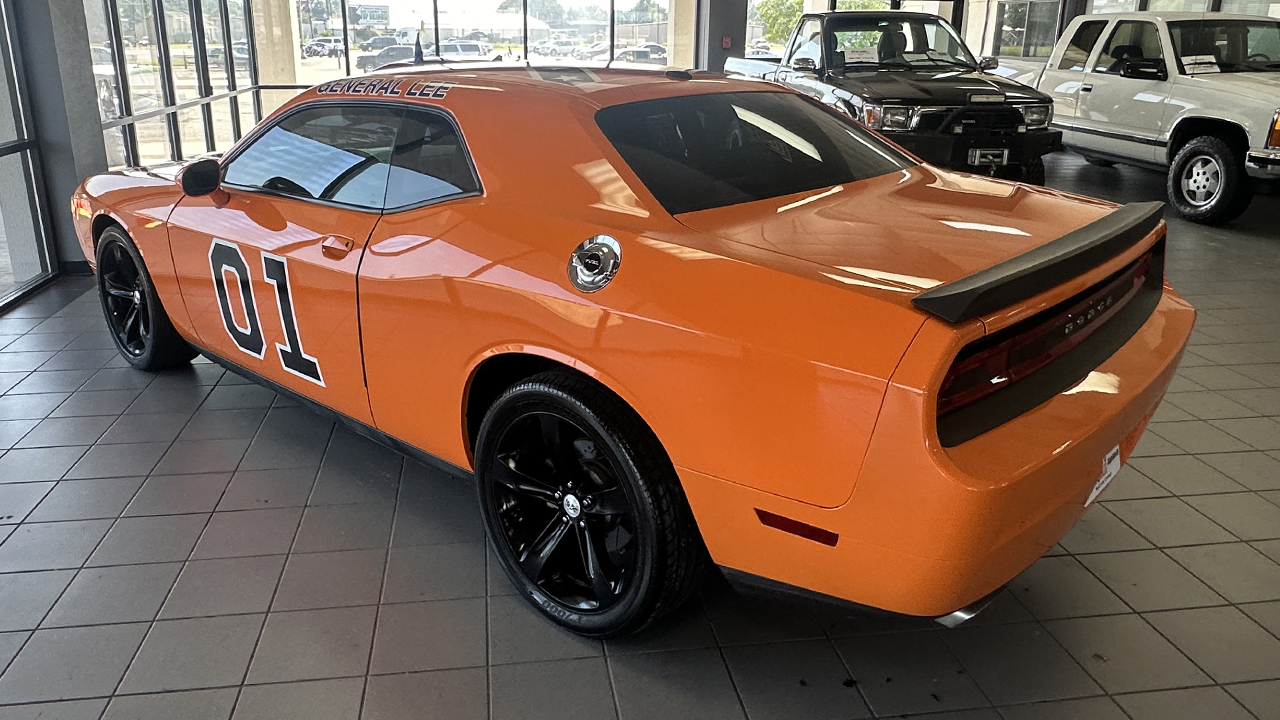 4th Image of a 2014 DODGE CHALLENGER R/T
