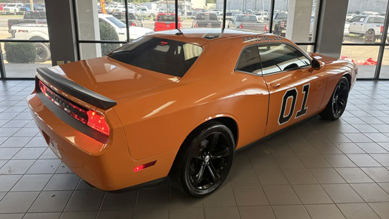 5th Image of a 2014 DODGE CHALLENGER R/T