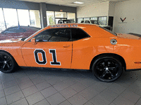 Image 4 of 8 of a 2014 DODGE CHALLENGER R/T