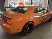 Image 6 of 8 of a 2014 DODGE CHALLENGER R/T