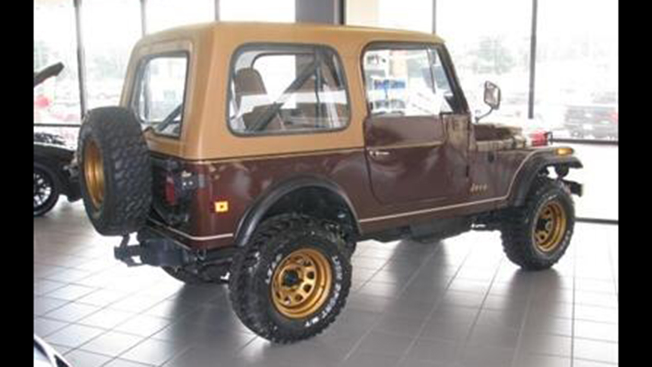 2nd Image of a 1977 JEEP CJ7