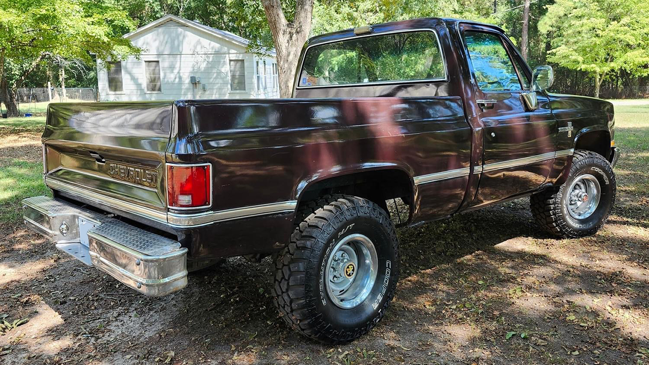 2nd Image of a 1985 CHEVROLET K10