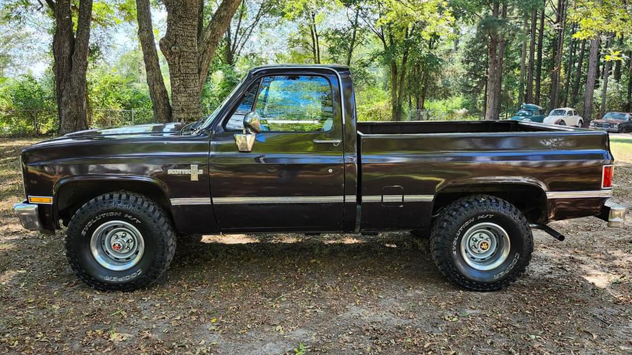 3rd Image of a 1985 CHEVROLET K10