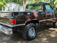 Image 3 of 5 of a 1985 CHEVROLET K10
