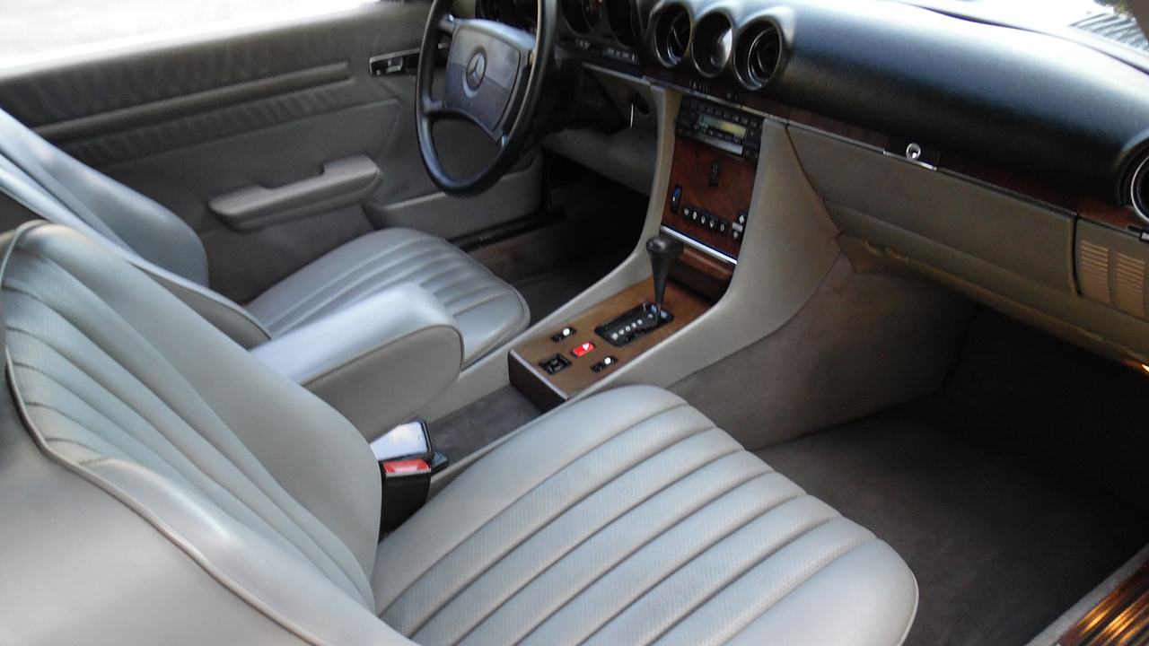 11th Image of a 1987 MERCEDES-BENZ 560 SL
