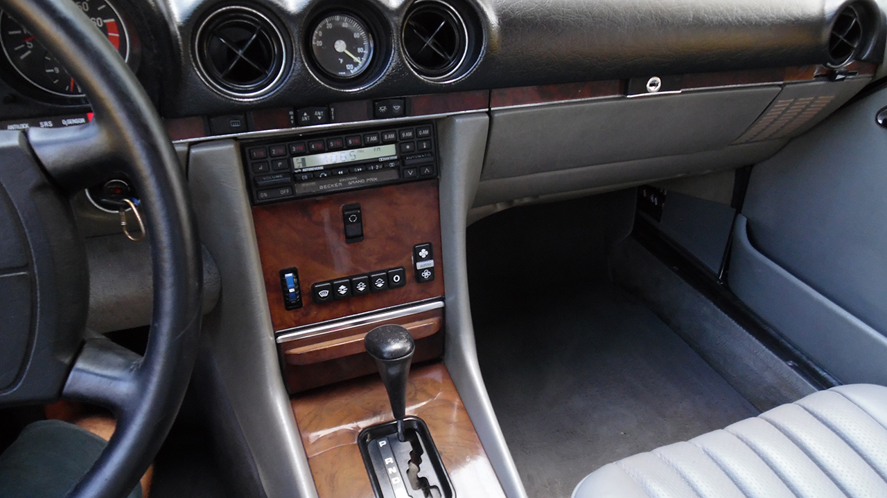13th Image of a 1987 MERCEDES-BENZ 560 SL