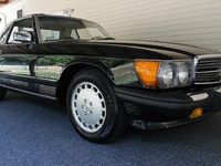 Image 2 of 20 of a 1987 MERCEDES-BENZ 560 SL