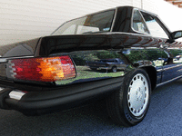 Image 7 of 20 of a 1987 MERCEDES-BENZ 560 SL