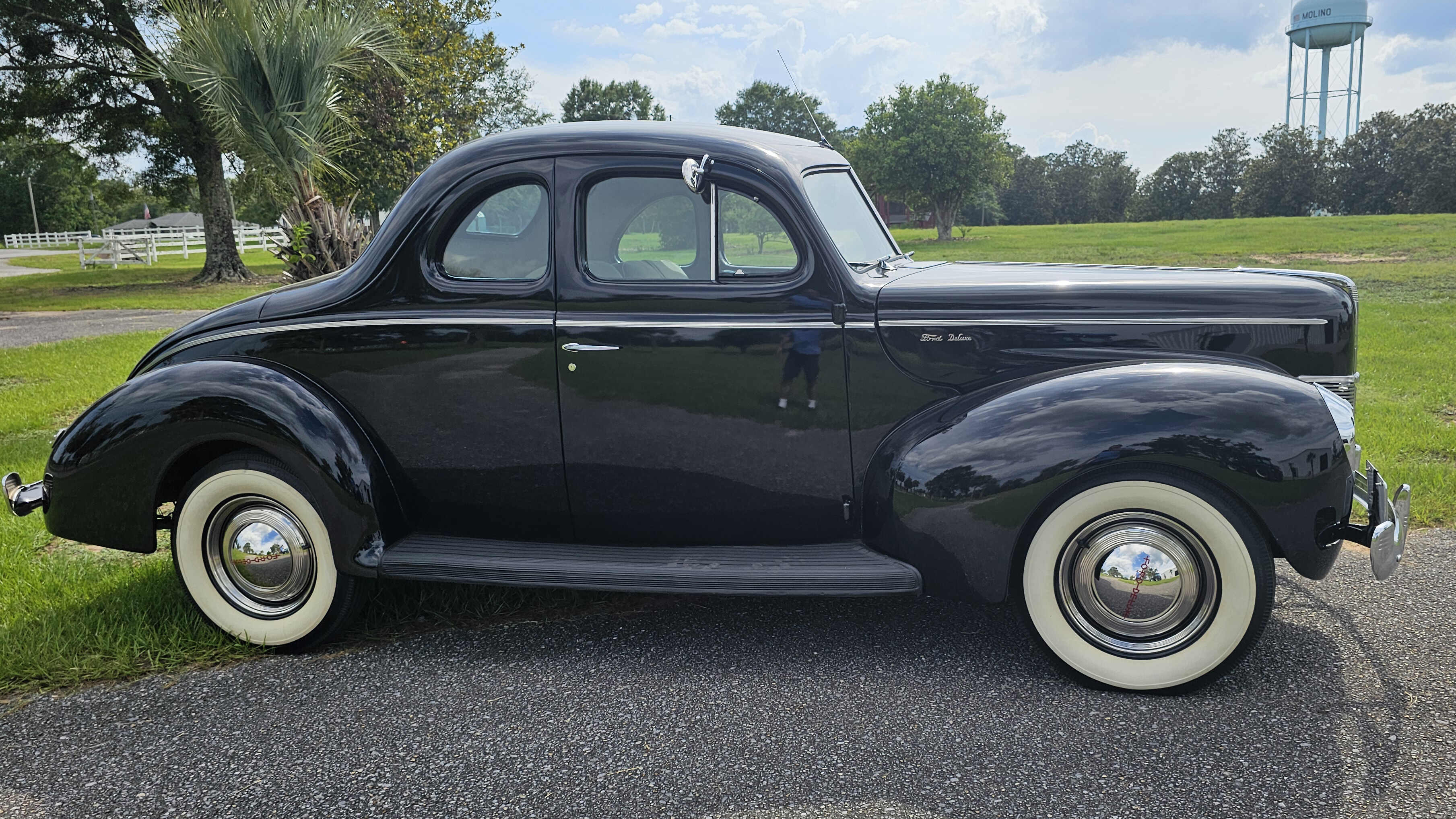1st Image of a 1940 FORD DELUXE