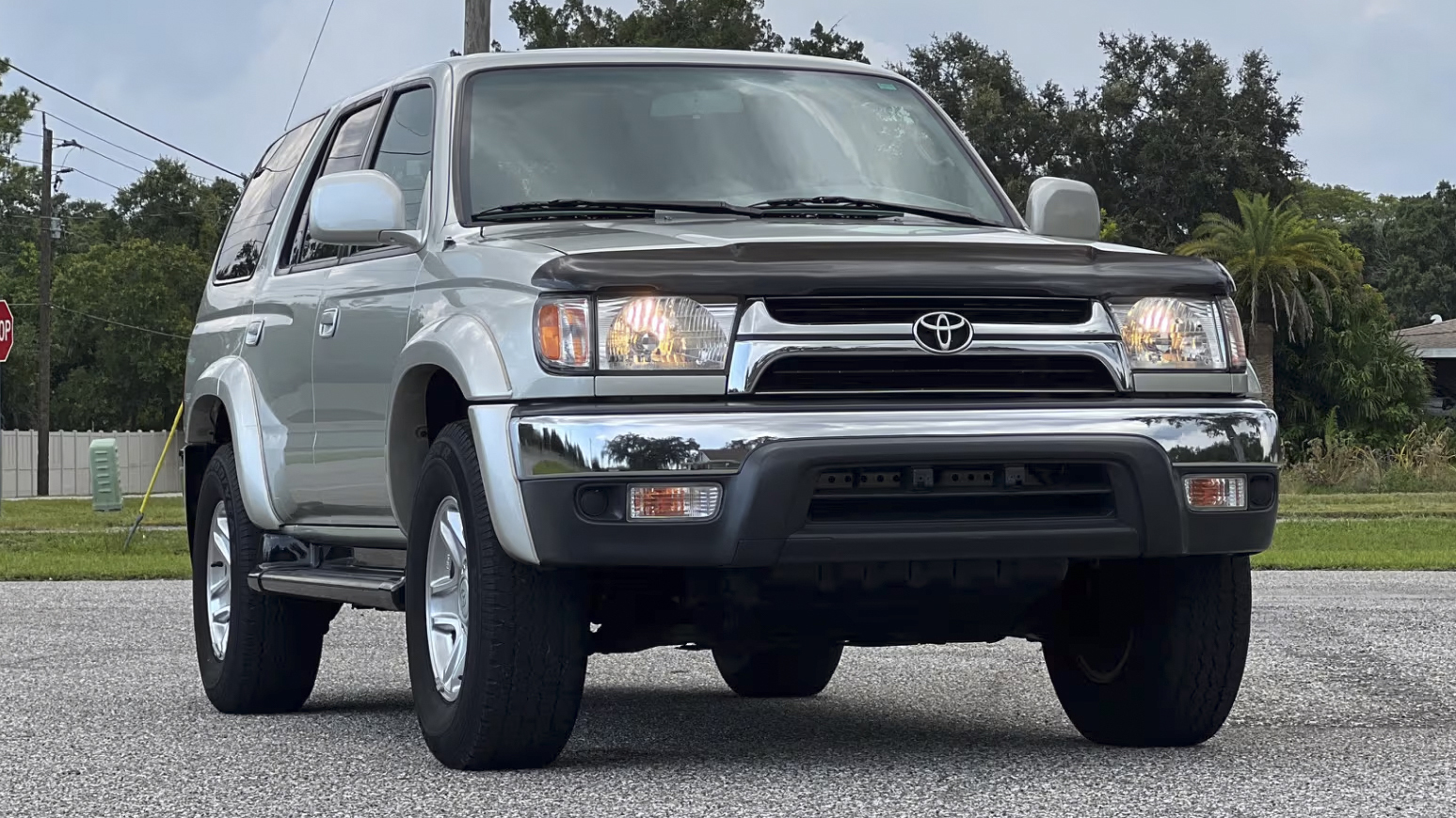 3rd Image of a 2002 TOYOTA 4RUNNER