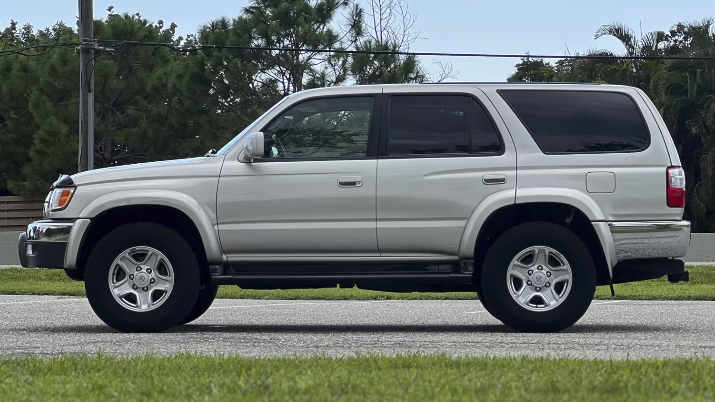 9th Image of a 2002 TOYOTA 4RUNNER