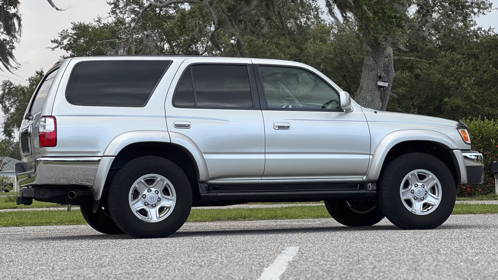 10th Image of a 2002 TOYOTA 4RUNNER