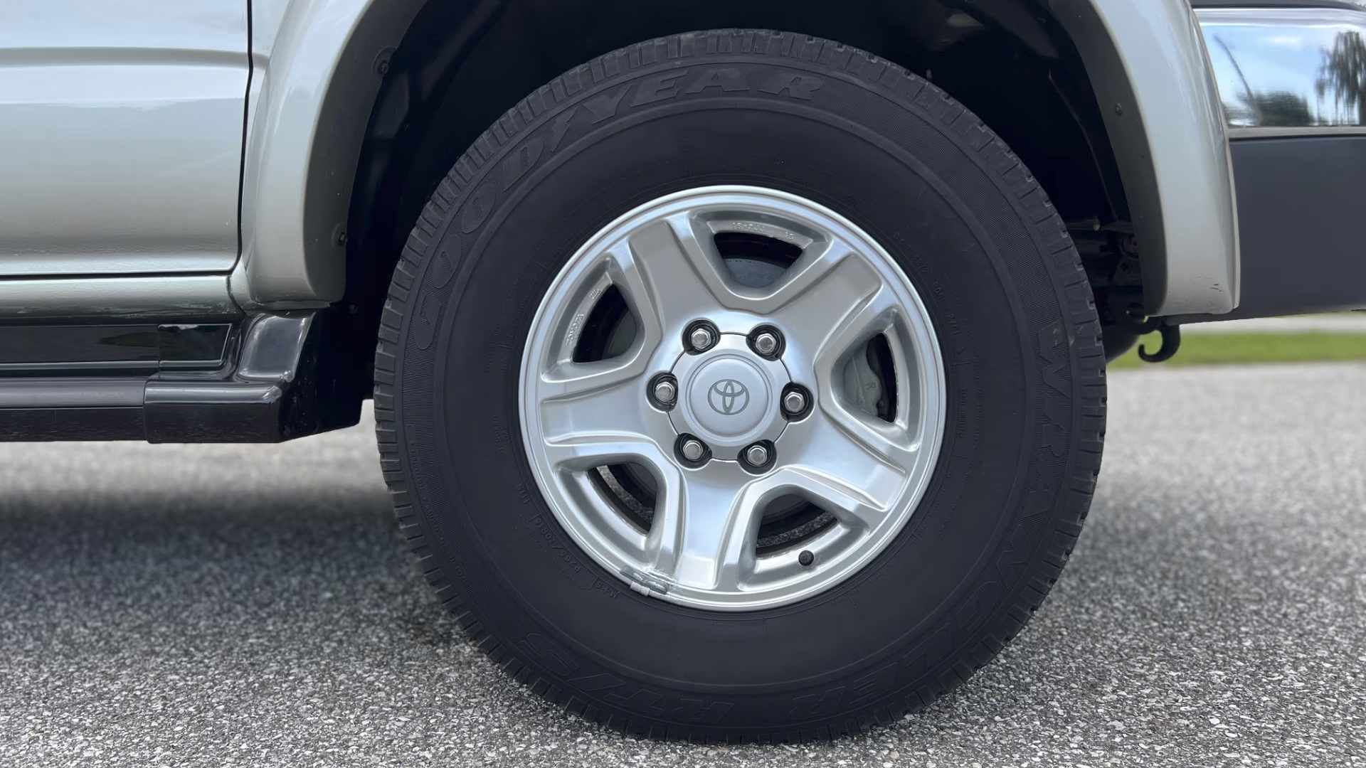 16th Image of a 2002 TOYOTA 4RUNNER