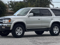 Image 3 of 29 of a 2002 TOYOTA 4RUNNER