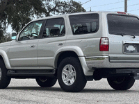 Image 5 of 29 of a 2002 TOYOTA 4RUNNER