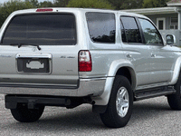 Image 6 of 29 of a 2002 TOYOTA 4RUNNER
